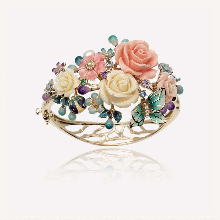 Bracelet with pink roses