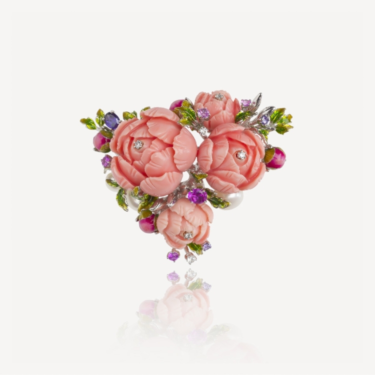 Brooch with pink peonies