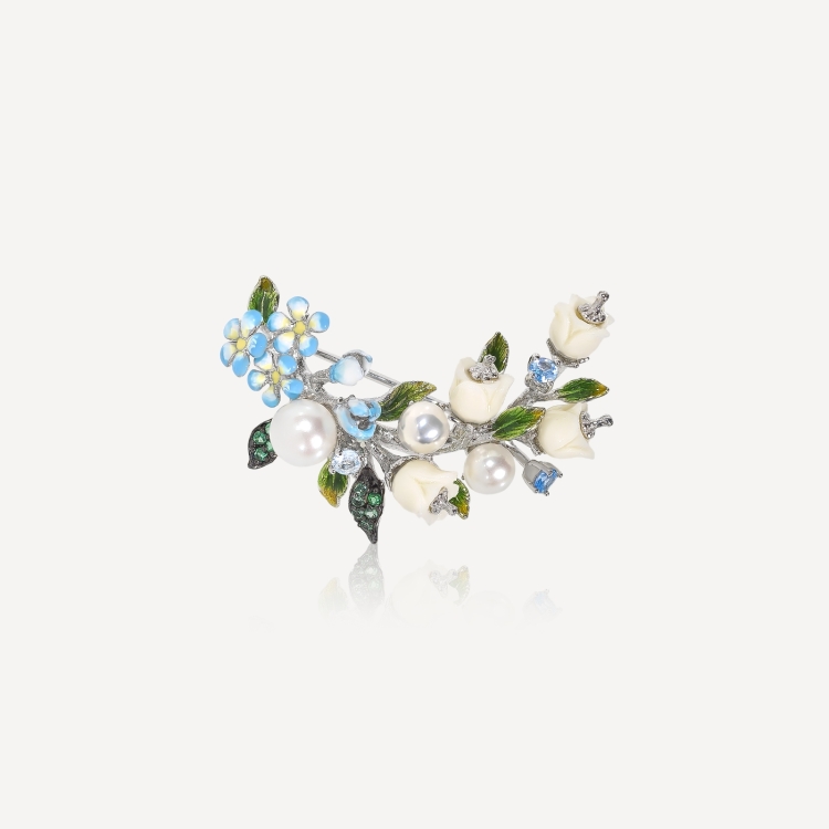 Small brooch with forget-me-nots Small brooch with forget-me-nots