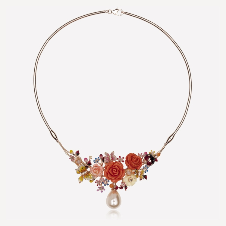 Necklace with coral roses and detachable pearl