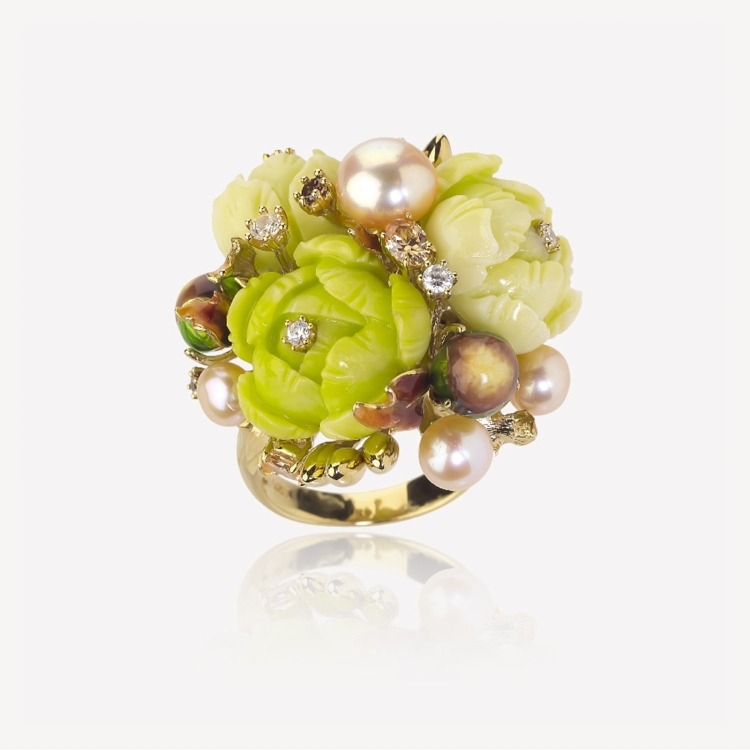 Ring with green peonies